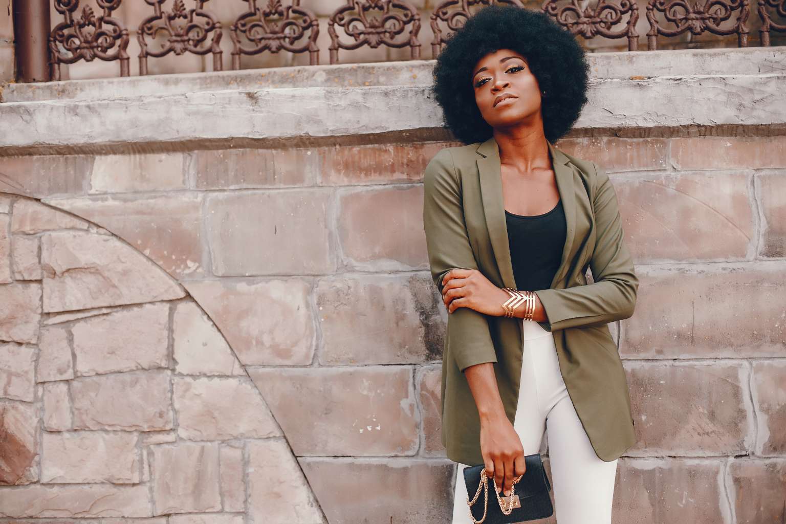 Best Clothing Colors for Dark Skin: Top Chic Style Outfit Ideas - The ...